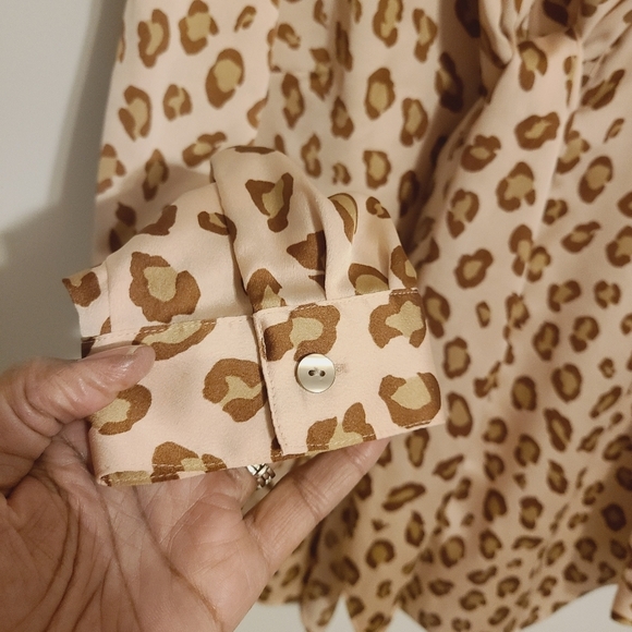 Ann Taylor Factory | Women's Leopard Print Button-Down Blouse (Size Large) - Picture 10 of 13